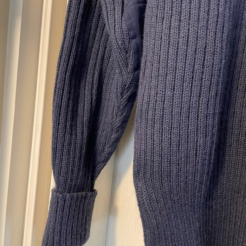 Citadel Vintage Men’s V Neck Navy Blue Sweater. Like New! - Picture 7 of 9
